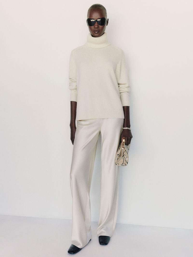 Yogurt Dove Cashmere Oversized Turtleneck - Image 3