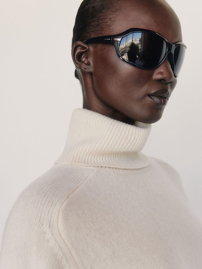Yogurt Dove Cashmere Oversized Turtleneck - Image 4