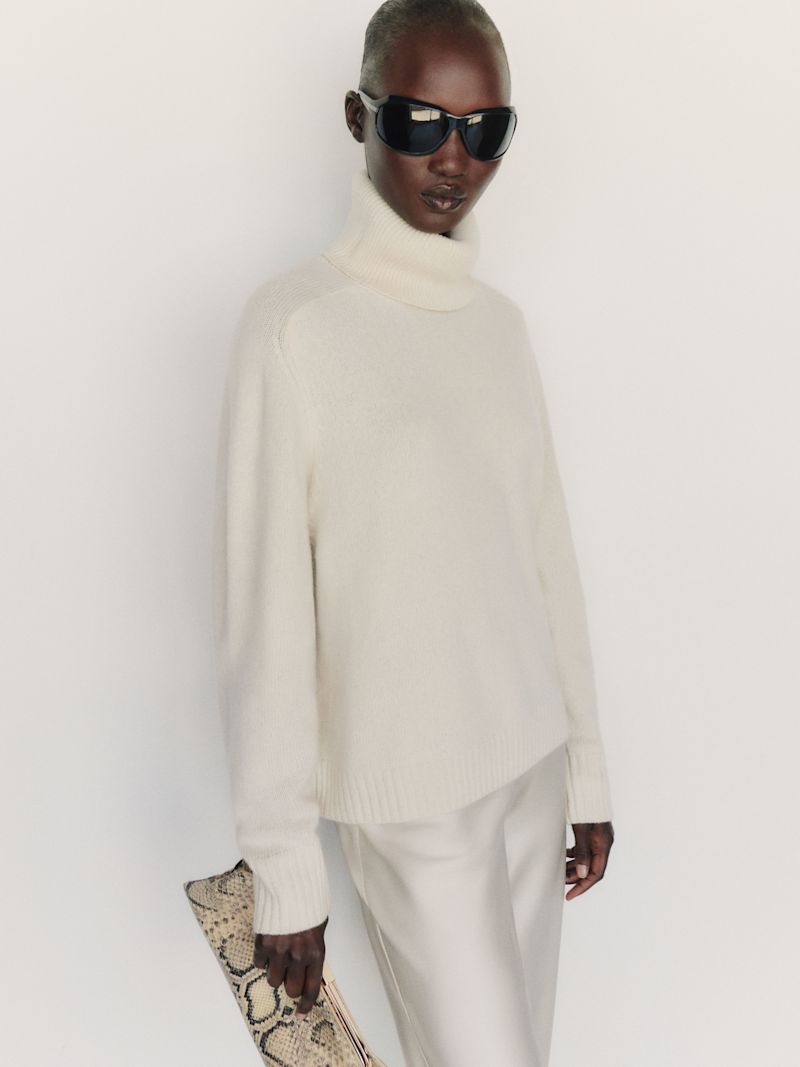 Yogurt Dove Cashmere Oversized Turtleneck - Image 5